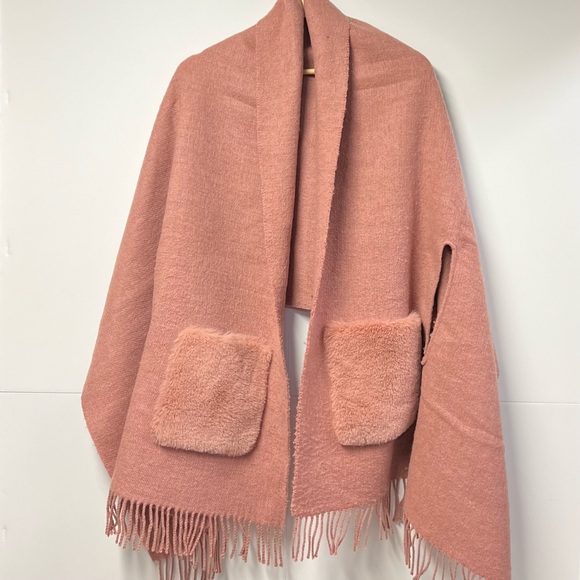 Madewell Faux-fur Pocket Cape Scarf - Picture 1 of 5